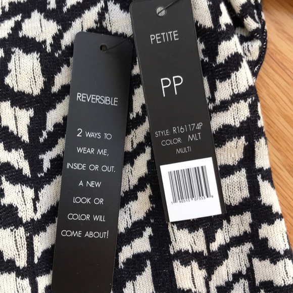 🍾HP🍾. NWT. Reversible sweater top. - Picture 2 of 4